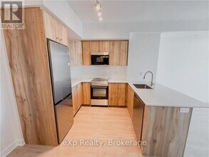 25 Wellington St S in Kitchener, ON - Building Photo - Building Photo