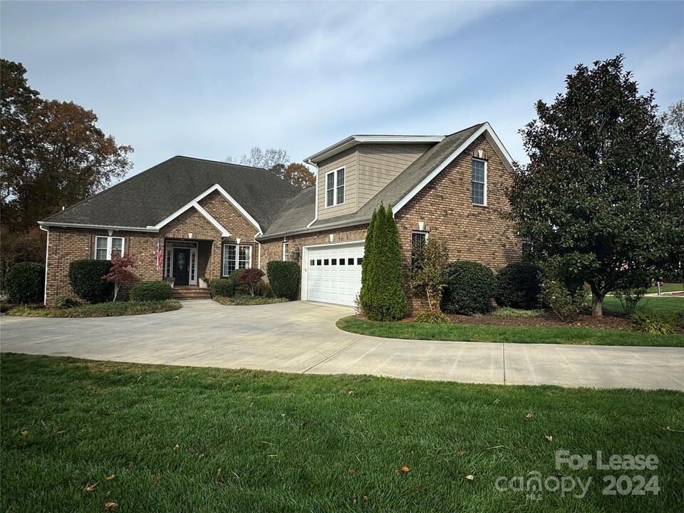 101 Anchor Ln in Troutman, NC - Building Photo