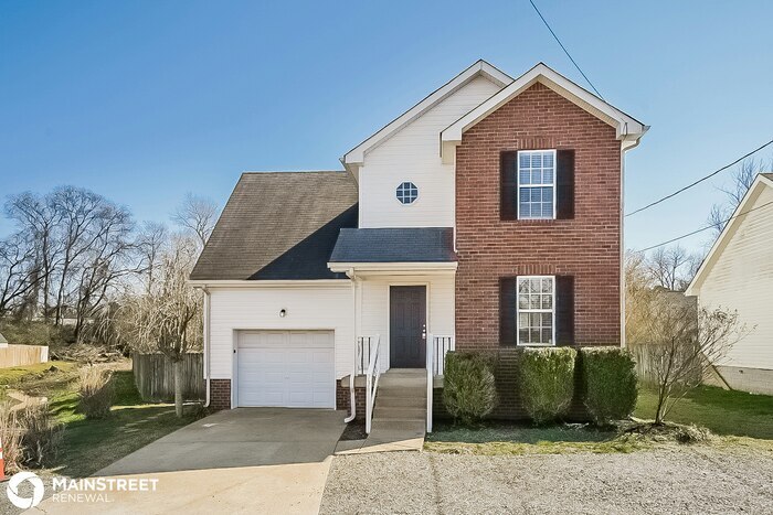 736 Stone Hedge Dr in Nashville, TN - Building Photo