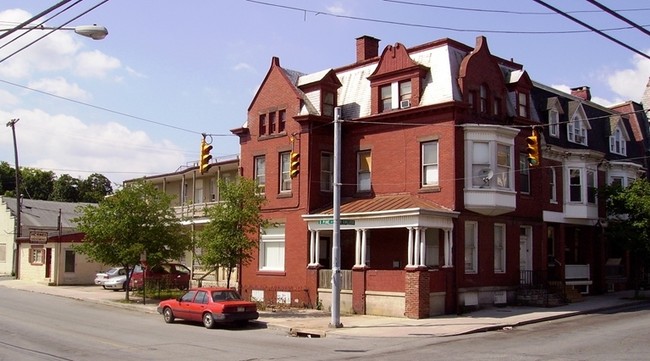 262 E College Ave in York, PA - Building Photo - Building Photo