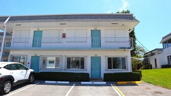 2960 Cynthia Ln in Lake Worth Beach, FL - Building Photo