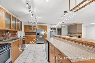 1123 Duxbury Ln in Schaumburg, IL - Building Photo - Building Photo