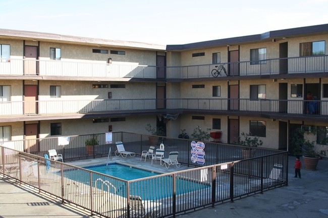 PepperTree Apartments in Panorama City, CA - Building Photo - Building Photo