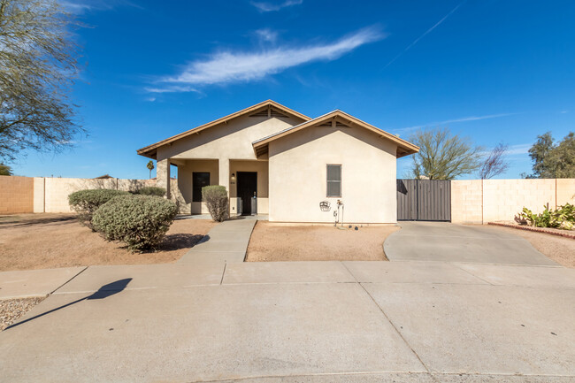 1510 E St Anne Ave in Phoenix, AZ - Foto de edificio - Building Photo