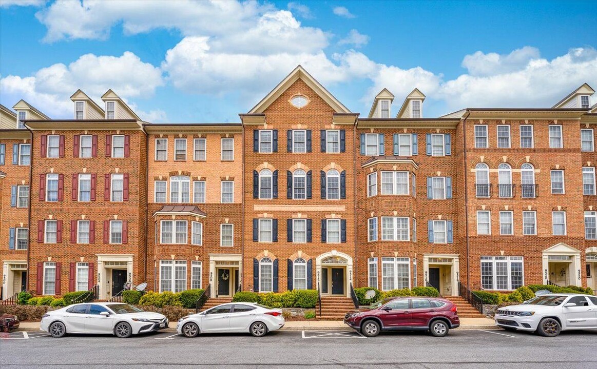 9514 Hyde Pl in Frederick, MD - Building Photo