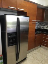 2030 S Douglas Rd, Unit 524 in Miami, FL - Foto de edificio - Building Photo