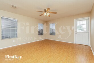 2015 Angel Way in Heartland, TX - Foto de edificio - Building Photo