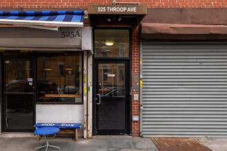 418 Jefferson Ave in Brooklyn, NY - Foto de edificio - Building Photo