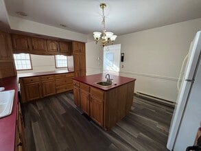 318 N Broad St in Grove City, PA - Building Photo - Building Photo