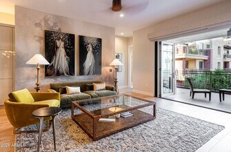 6166 N Scottsdale Rd in Paradise Valley, AZ - Building Photo - Building Photo