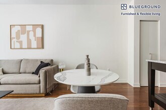 4918 St Elmo Ave in Bethesda, MD - Foto de edificio - Building Photo