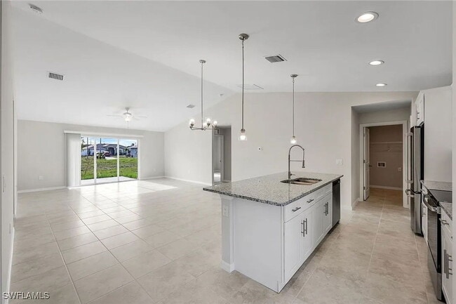 1024 NW 12th Ave in Cape Coral, FL - Building Photo - Building Photo