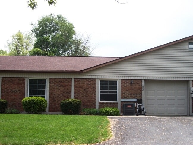 property at 1123 E Buckingham E St