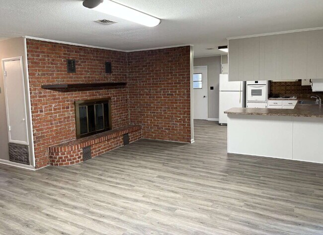 41 Maple Ave in Shalimar, FL - Building Photo - Building Photo