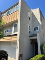 18733 Racquet Ln in Huntington Beach, CA - Building Photo