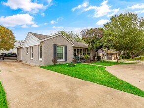 3508 W Biddison St, Unit A in Fort Worth, TX - Foto de edificio - Building Photo