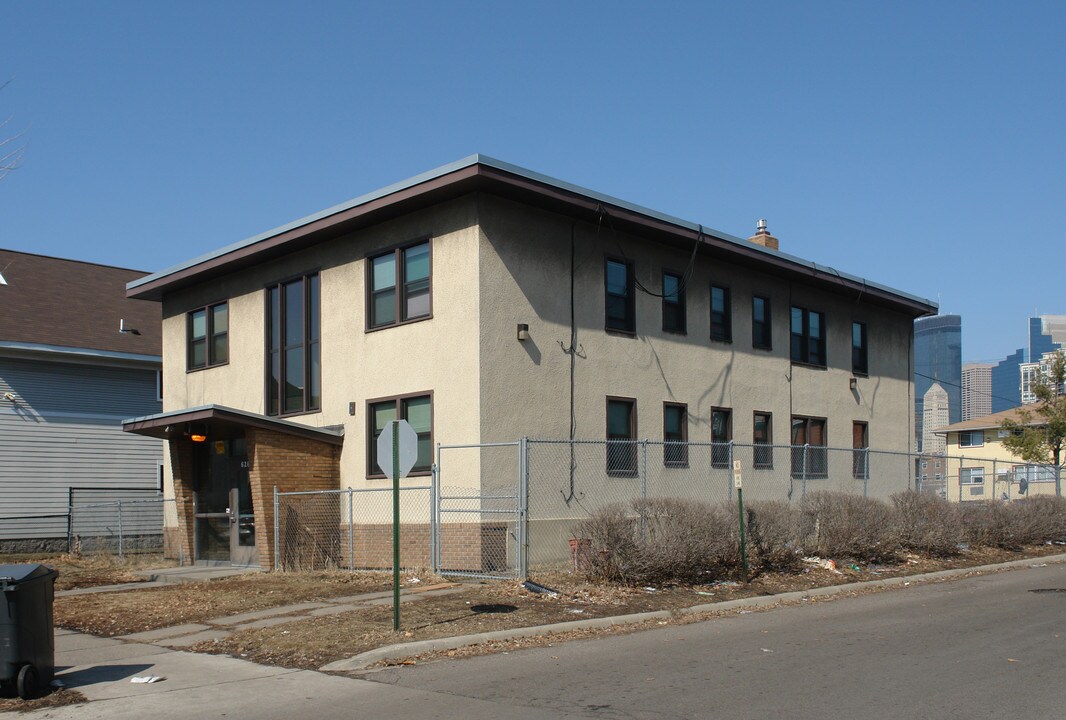 626 E 19th St in Minneapolis, MN - Building Photo