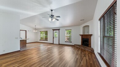 1135 N Vista Pl in Fayetteville, AR - Building Photo - Building Photo