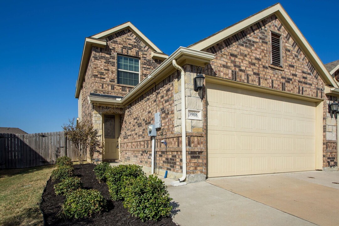 3908 Ashton Dr in Sanger, TX - Building Photo