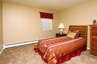 Deer Creek Apartments in Austintown, OH - Building Photo - Interior Photo