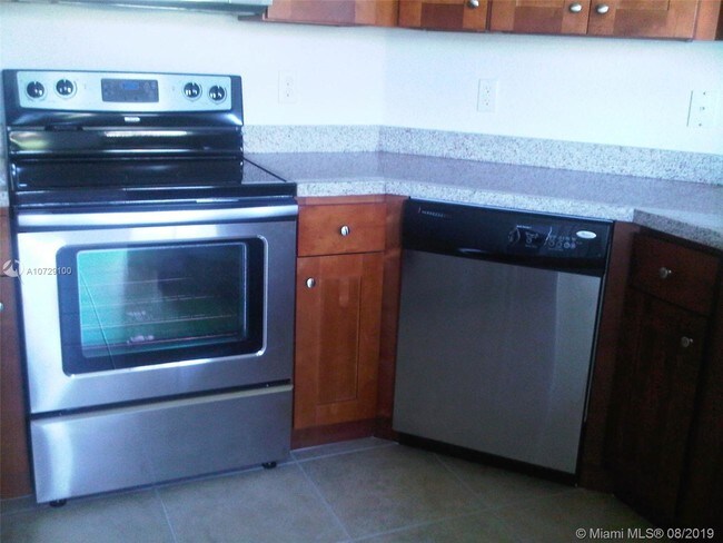 10022 NW 7th St-Unit -107 in Miami, FL - Building Photo - Building Photo