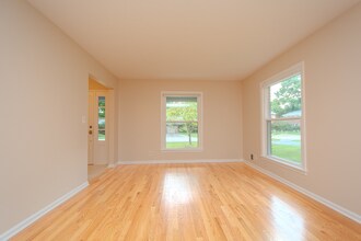 1813 Crossgate Ln in Louisville, KY - Building Photo - Building Photo