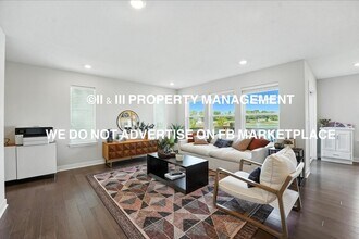 8733 SW Edgewater Dr in Blue Springs, MO - Building Photo - Building Photo