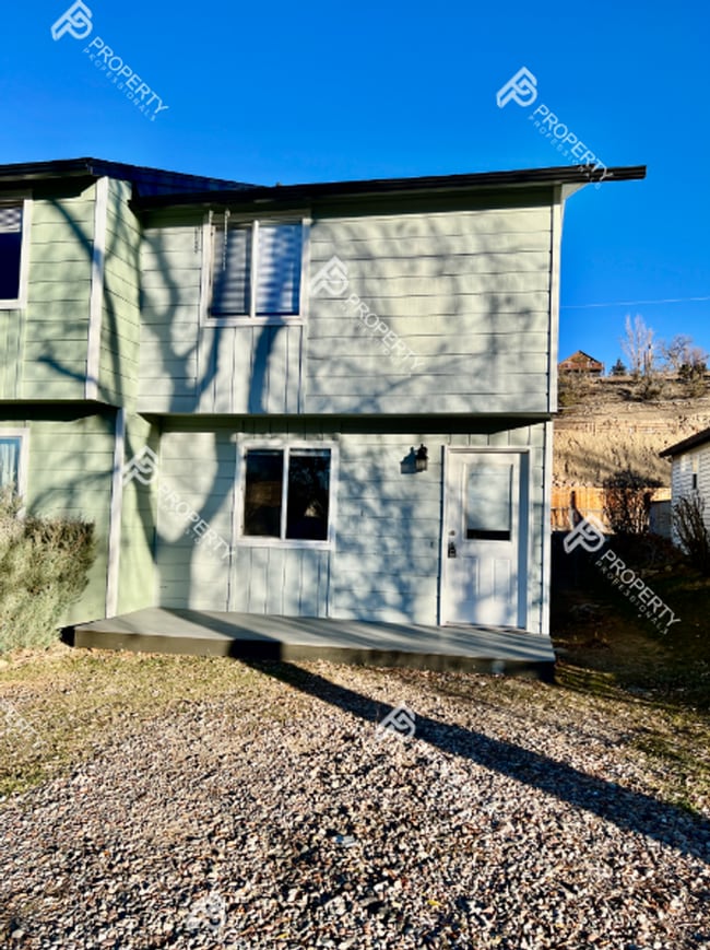 property at 1350 Em Ave