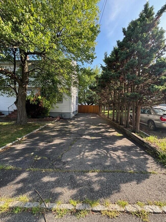 80 Cedarhurst Ave in Woodland Park, NJ - Building Photo - Building Photo