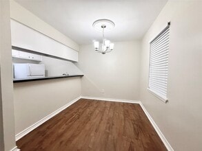 321 E Cedar St in Angleton, TX - Building Photo - Building Photo