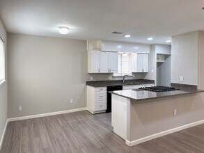 57112 Red Oak Dr in Irving, TX - Building Photo - Building Photo