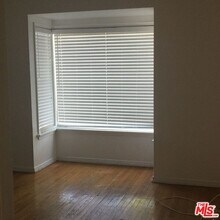 5245 Maymont Dr in Los Angeles, CA - Building Photo - Building Photo