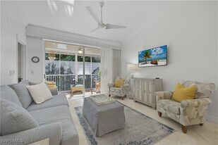 326 Bradstrom Cir in Naples, FL - Building Photo