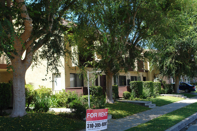 Owens Garden Apartments in Canoga Park, CA - Building Photo - Building Photo