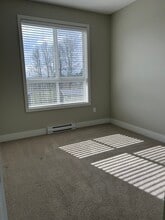 1958-1958 N Parallel Rd in Abbotsford, BC - Building Photo - Building Photo