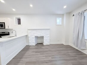 27 Melrose Ave S in Hamilton, ON - Building Photo - Building Photo