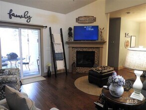 2084 W Pine Ave in Meridian, ID - Building Photo - Building Photo