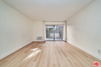 320 S Ardmore Ave in Los Angeles, CA - Building Photo - Building Photo