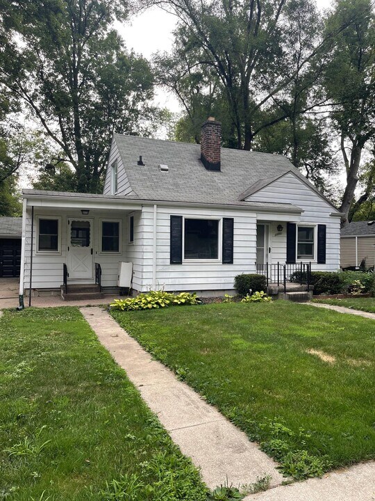21702 Tulane Ave in Farmington Hills, MI - Foto de edificio