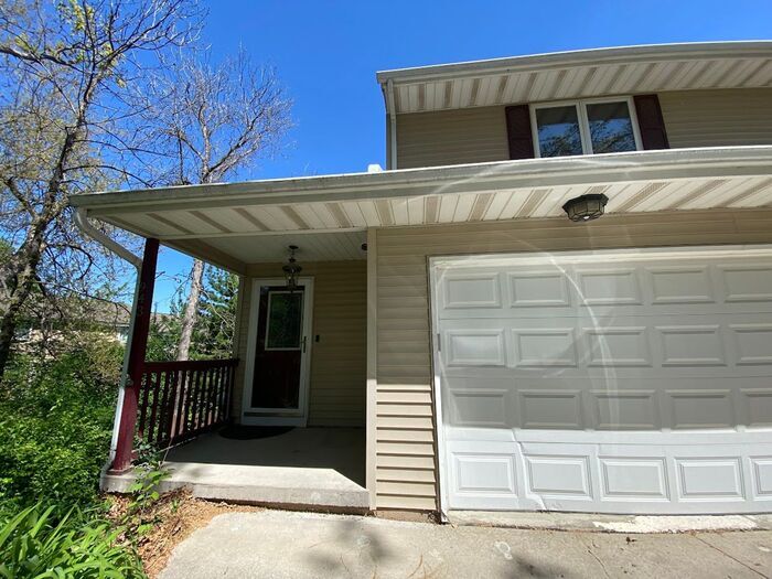 943 23rd Ave in Coralville, IA - Building Photo