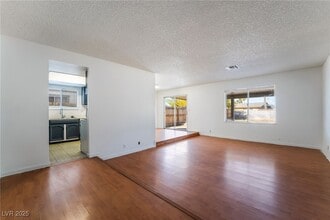 4739 Buena Vista Way in Las Vegas, NV - Building Photo - Building Photo