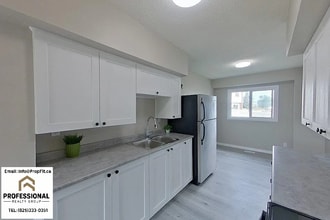 124 Centennial Crt NW in Edmonton, AB - Building Photo - Building Photo