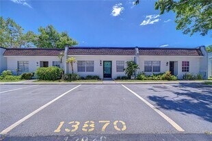 13870 Oakwood Ln in Seminole, FL - Building Photo