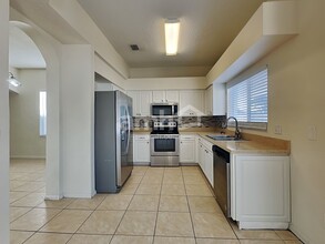 12723 Longcrest Dr in Riverview, FL - Foto de edificio - Building Photo