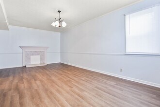 108 Cunningham Pl in Clarksville, TN - Building Photo - Building Photo