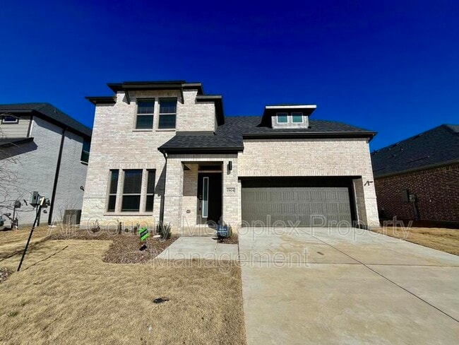 property at 1904 Edgewater St