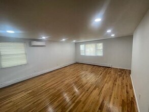 220 Grant Ave in Jersey City, NJ - Building Photo - Building Photo