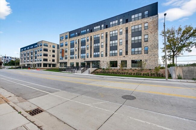 Corliss in Milwaukee, WI - Building Photo - Building Photo