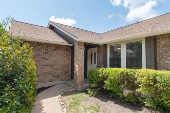 1013 Ramble Creek Dr in Pflugerville, TX - Building Photo - Building Photo