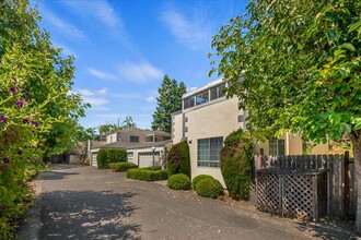 138 Central Ave in Redwood City, CA - Building Photo - Building Photo